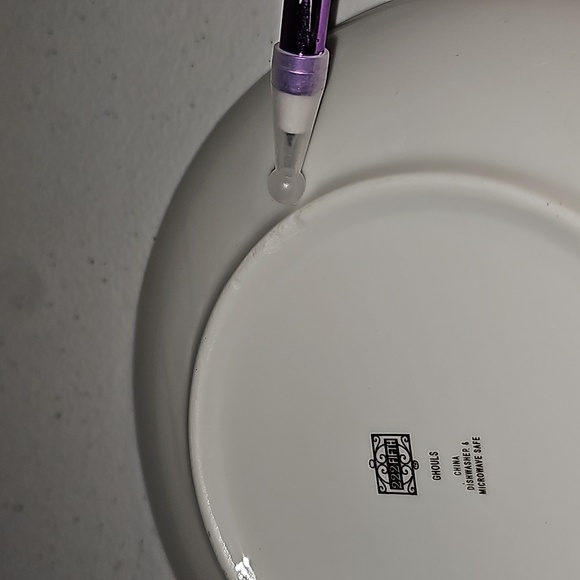 222 Fifth Ghouls just wanna have fun 4 Halloween Party plates VGUC - Picture 8 of 12